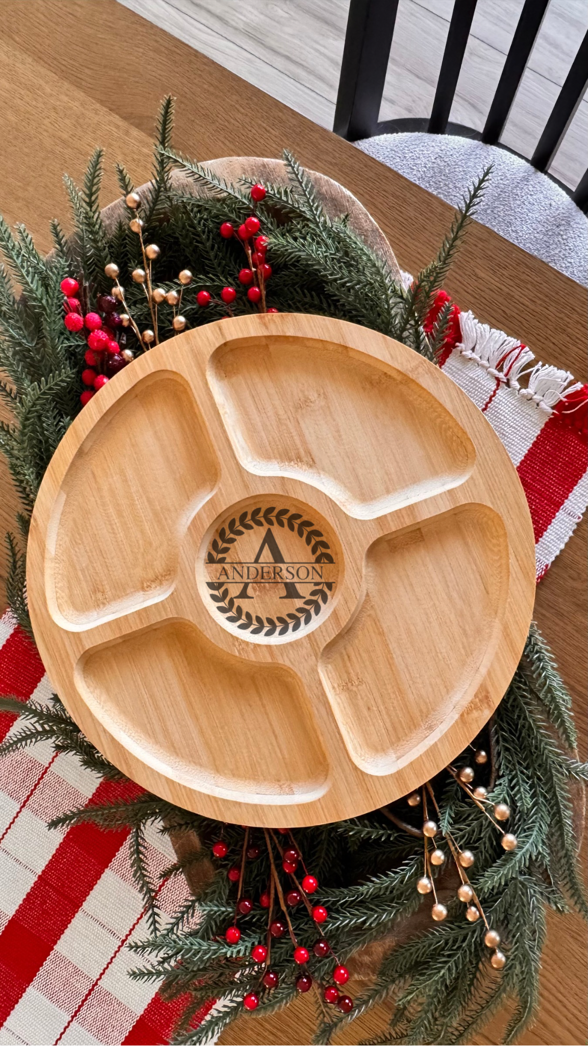 Personalized Bamboo Charcuterie Tray with Locking Lid – Custom Engraved Serving Platter w/Snack Compartments – Party Appetizer Tray w/Cover